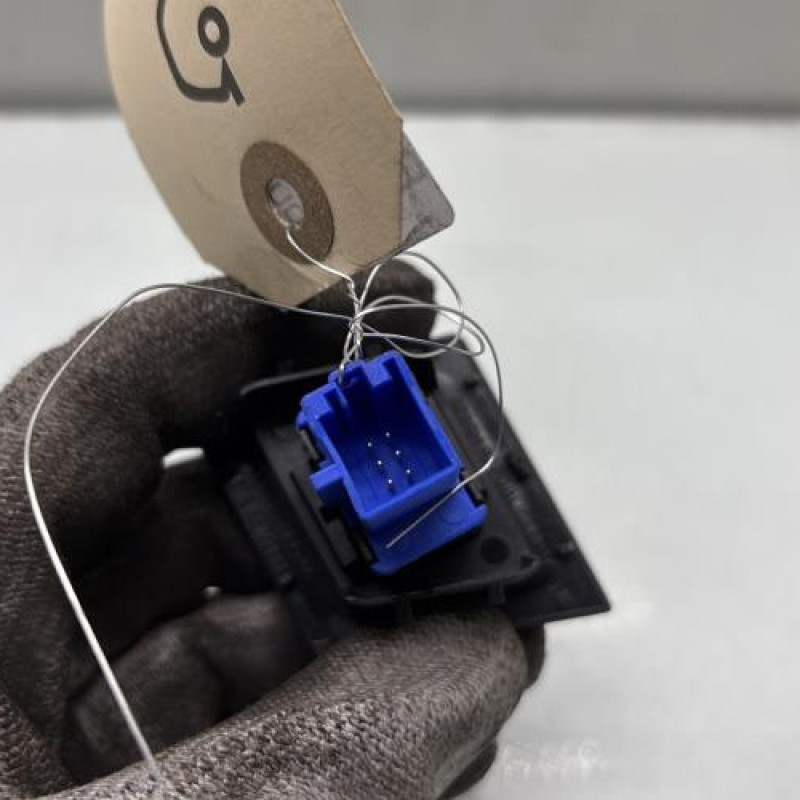 Bouton de warning VOLKSWAGEN TOURAN 3 Photo n°3