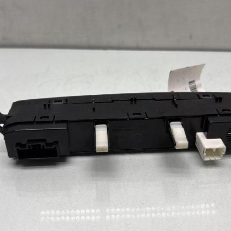 Bouton de warning HYUNDAI I 20 1 Photo n°2