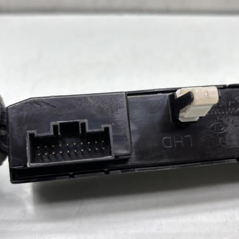 Bouton de warning HYUNDAI I 20 1 Photo n°3