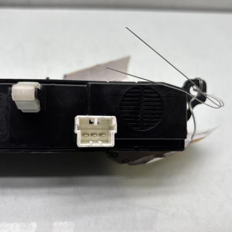 Bouton de warning HYUNDAI I 20 1 Photo n°4