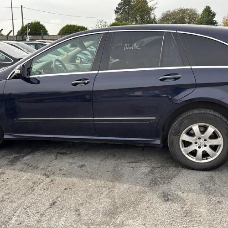 Renfort pare choc arriere (traverse) MERCEDES CLASSE R 251 Photo n°18