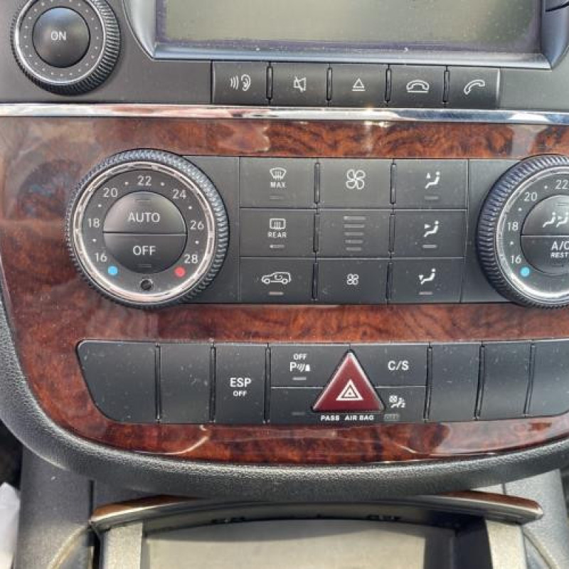 Renfort pare choc avant (traverse) MERCEDES CLASSE R 251 Photo n°14