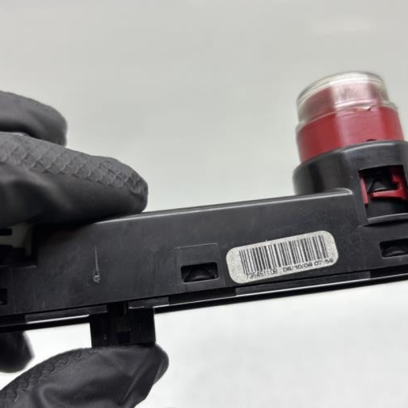 Commande anti brouillard arriere FIAT 500 2 Photo n°4