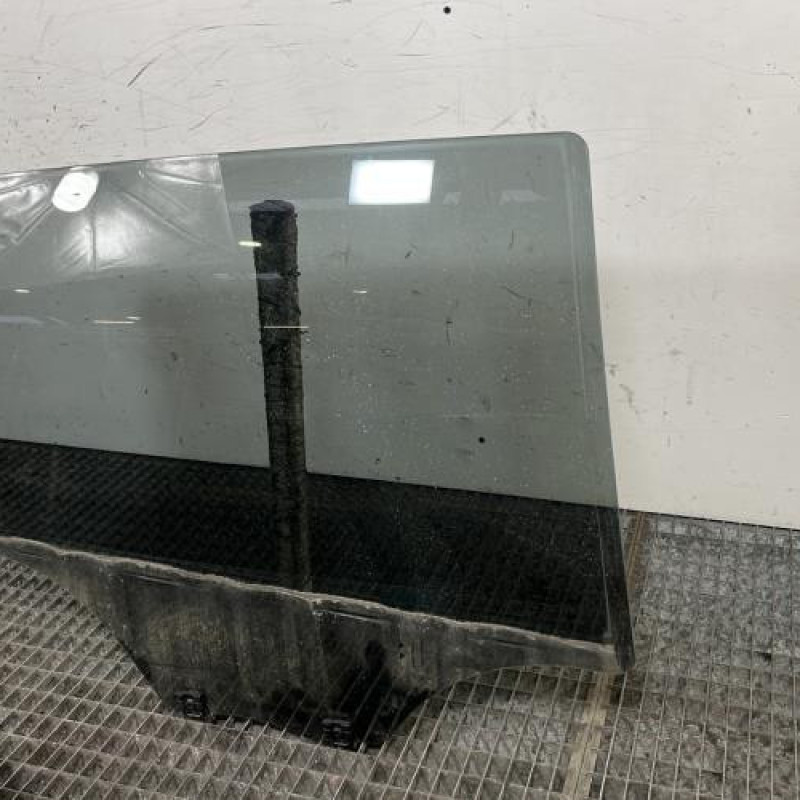 Vitre arriere droit PEUGEOT 2008 1 Photo n°2