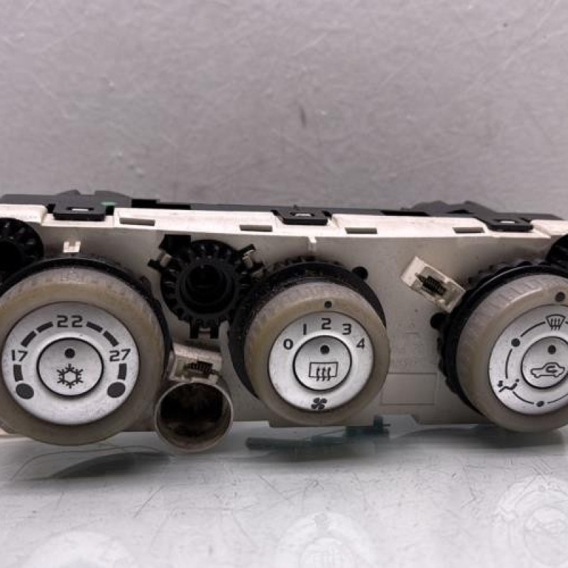 Commande chauffage MITSUBISHI COLT 6 Photo n°1