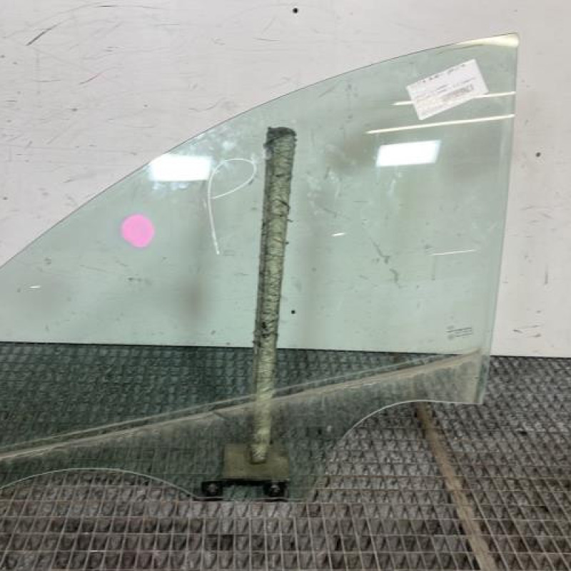 Vitre avant gauche DACIA SANDERO 2 Photo n°1