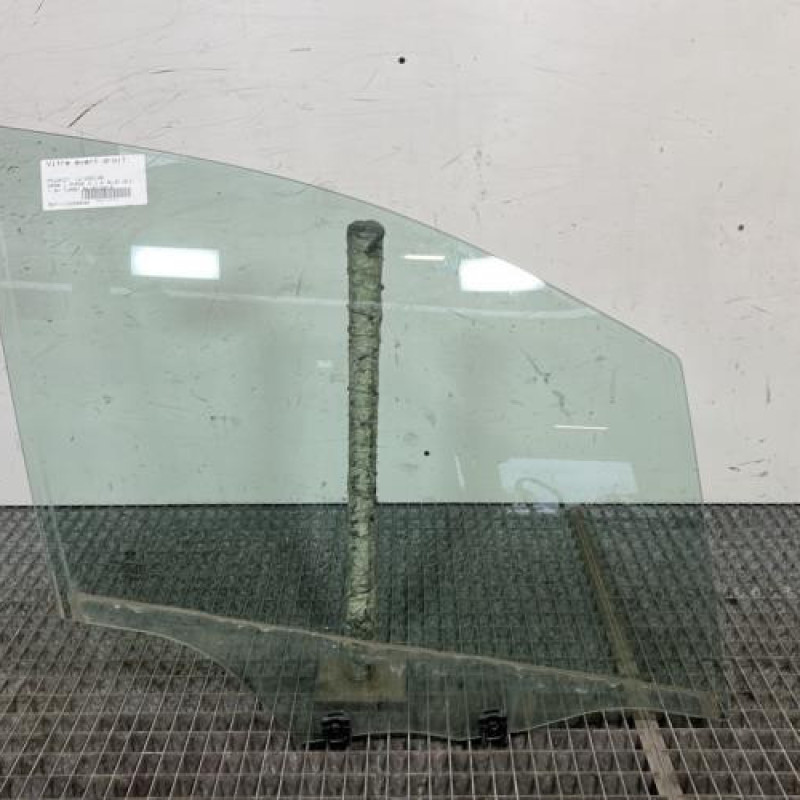 Vitre avant droit PEUGEOT 2008 1 Photo n°1