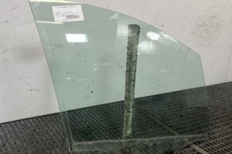 Vitre avant droit PEUGEOT 2008 1