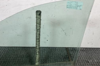 Vitre avant droit PEUGEOT 2008 1