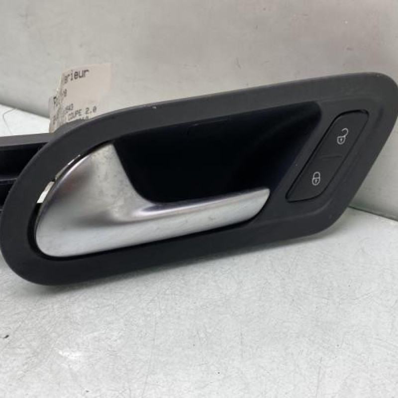 Poignee interieur avant gauche VOLKSWAGEN SCIROCCO 3 Photo n°1