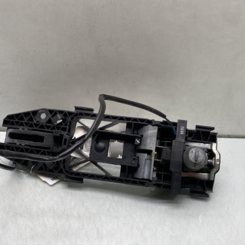 Poignee porte avant gauche VOLKSWAGEN SCIROCCO 3 Photo n°3