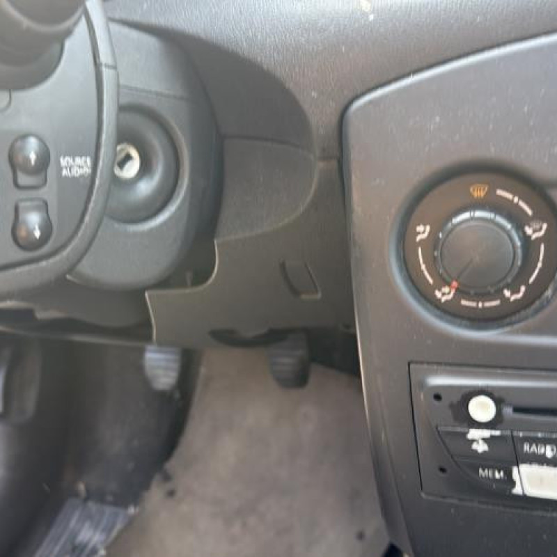 Poignee porte avant droit RENAULT CLIO 3 Photo n°18