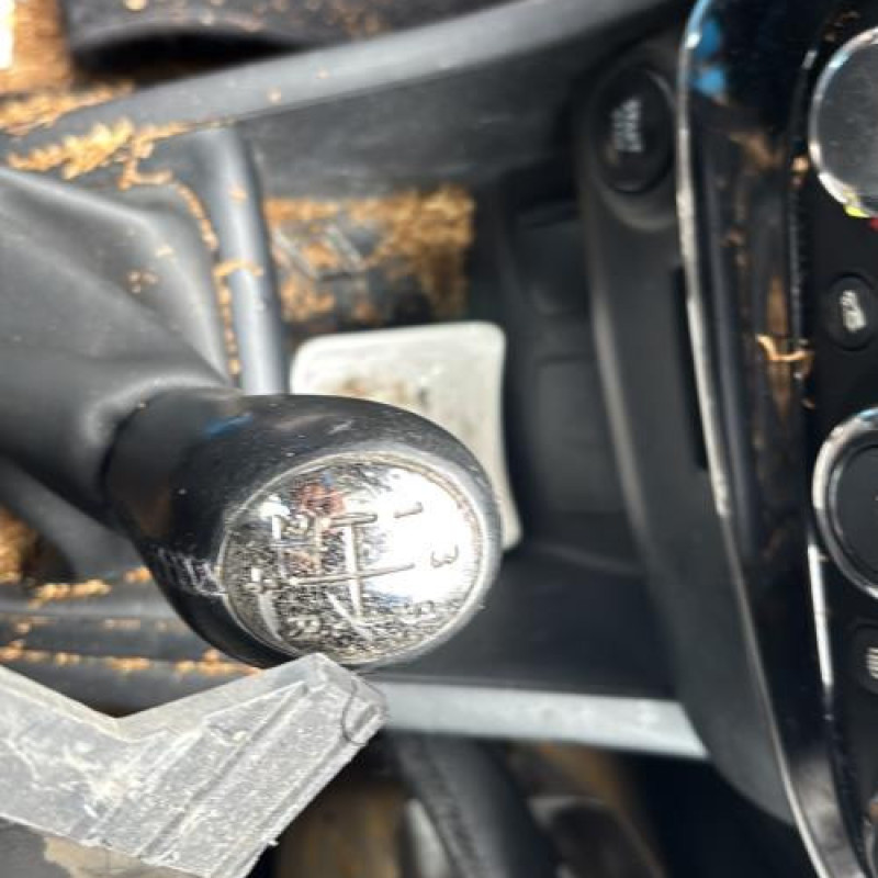 Poignee porte arriere gauche RENAULT CLIO 4 Photo n°10