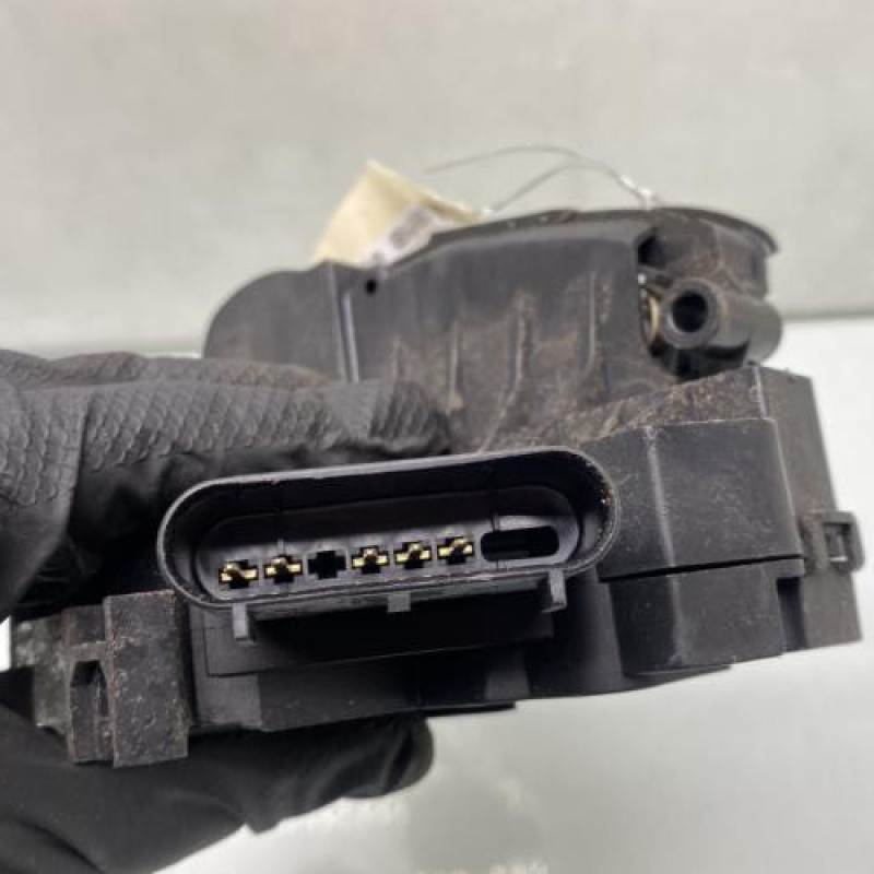 Poignee porte avant gauche FORD FIESTA 6 Photo n°4