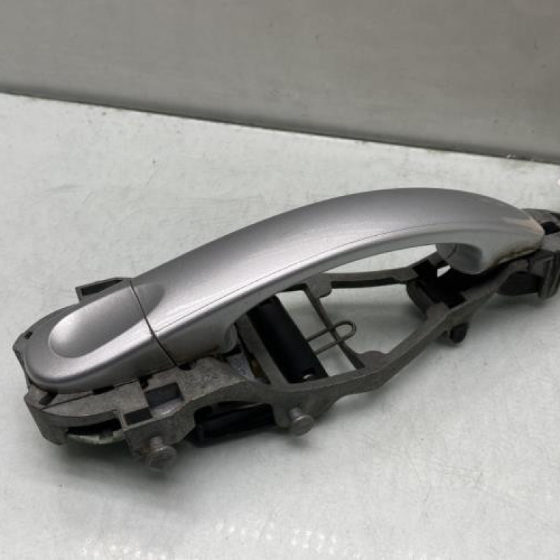 Poignee porte arriere droit VOLKSWAGEN GOLF 6 Photo n°1