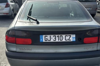 Poignee porte avant droit RENAULT LAGUNA 1