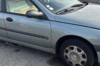 Poignee porte avant droit RENAULT LAGUNA 1