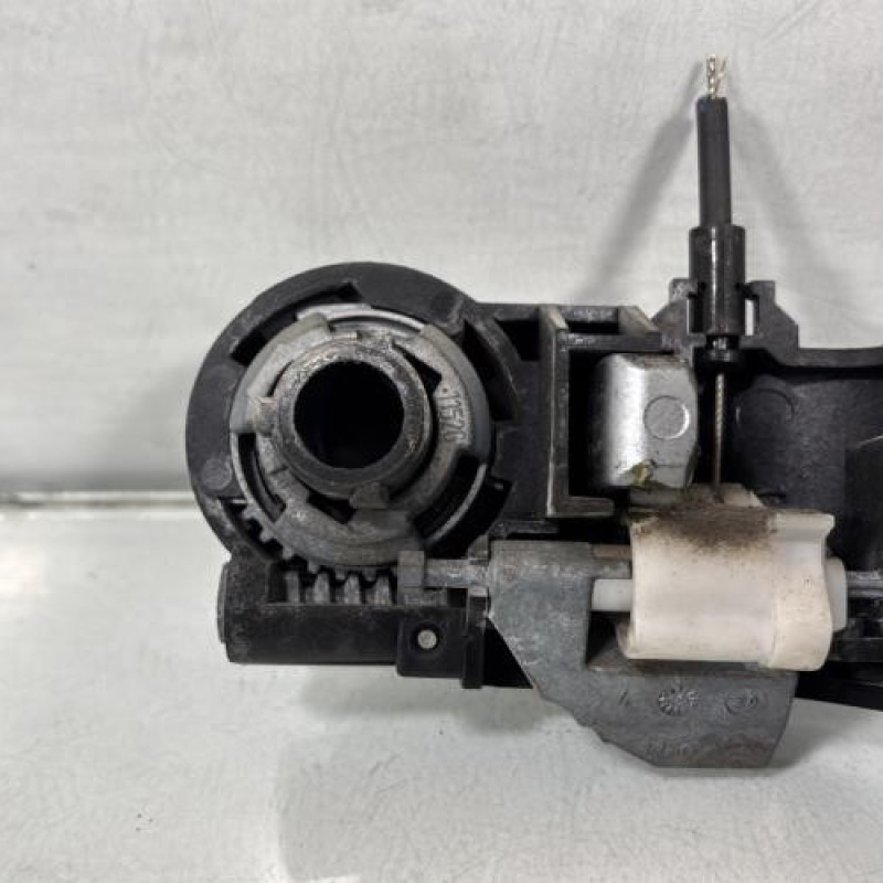 Poignee porte arriere gauche RENAULT CLIO 3 Photo n°3