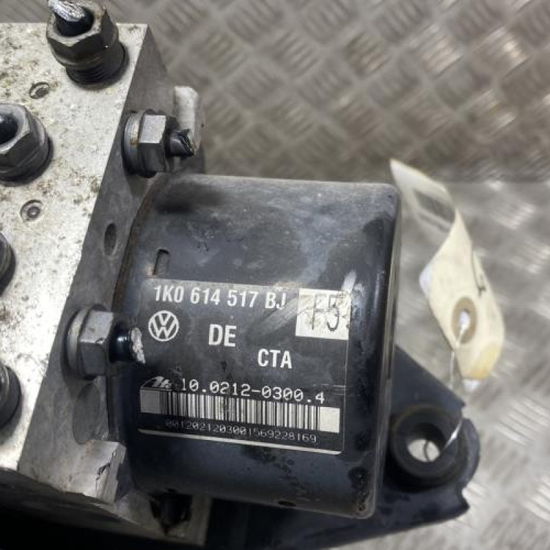 Bloc ABS (freins anti-blocage) VOLKSWAGEN GOLF 6 Photo n°4