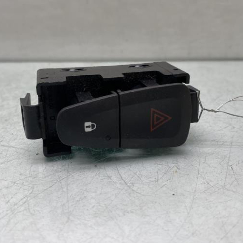 Bouton de warning RENAULT MEGANE 3 Photo n°1