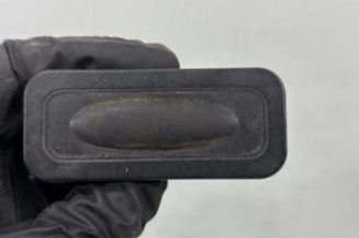 Bouton de coffre RENAULT CLIO 4 Photo n°1