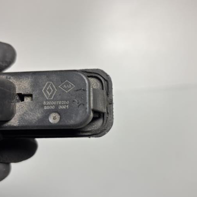 Bouton de coffre RENAULT CLIO 3 Photo n°4