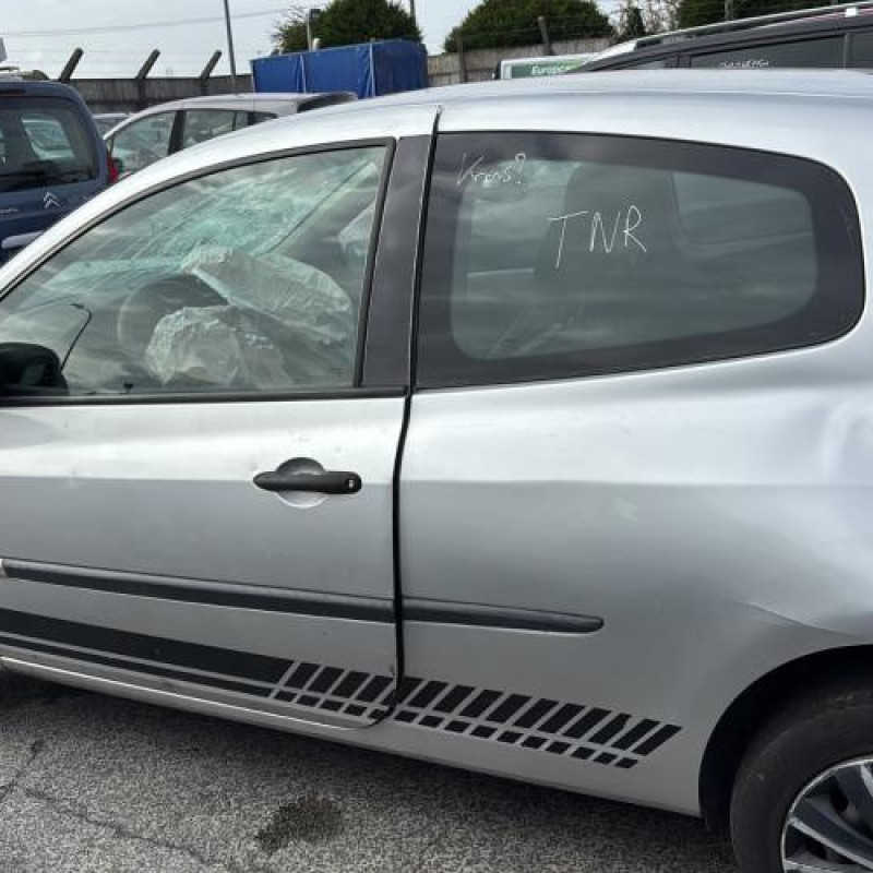 Bouton de coffre RENAULT CLIO 3 Photo n°10