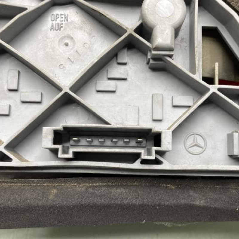 Feu arriere principal droit (feux) MERCEDES CLASSE C 203 Photo n°3