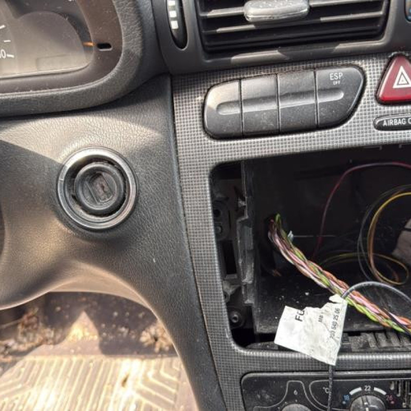 Feu arriere principal droit (feux) MERCEDES CLASSE C 203 Photo n°20