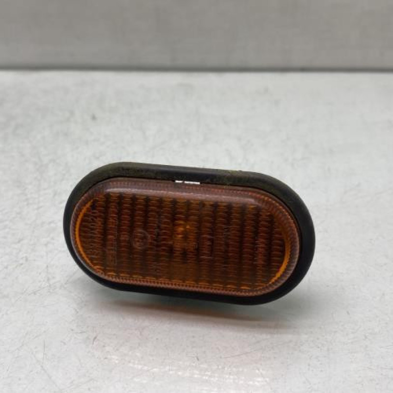 Repetiteur clignotant avant gauche (Feux) RENAULT MASTER 2 Photo n°1