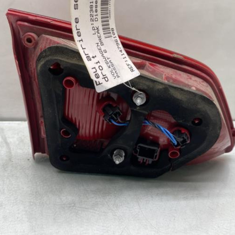 Feu arriere secondaire droit (feux) VOLKSWAGEN PASSAT 6 Photo n°2