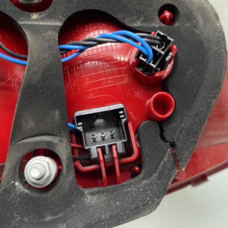 Feu arriere secondaire droit (feux) VOLKSWAGEN PASSAT 6 Photo n°3