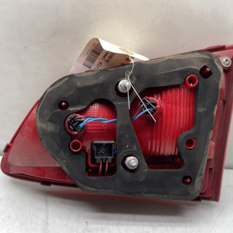 Feu arriere secondaire gauche (feux) VOLKSWAGEN PASSAT 6 Photo n°2