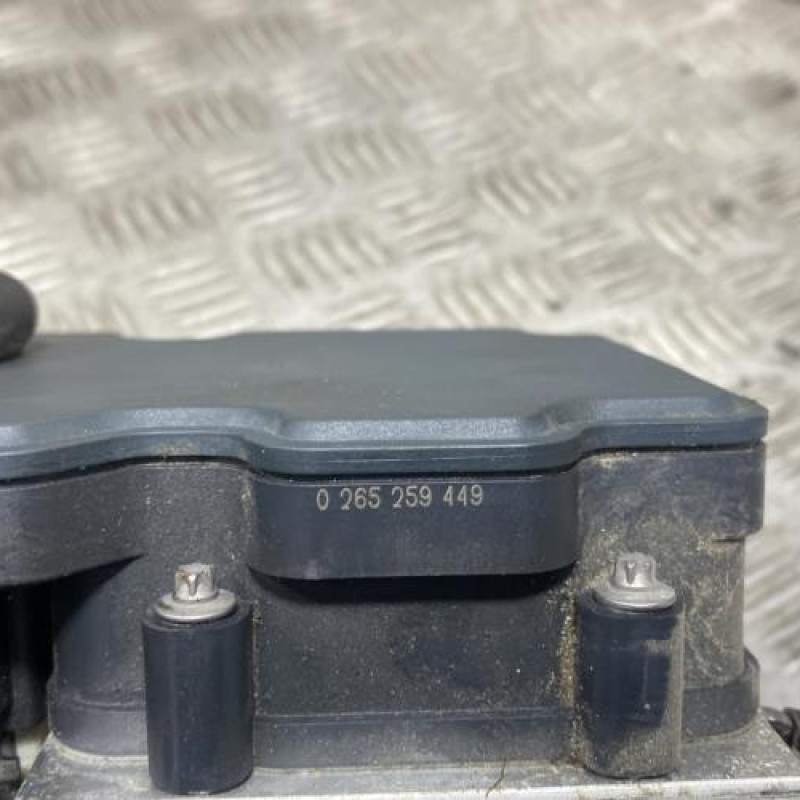 Bloc ABS (freins anti-blocage) OPEL VIVARO 3 Photo n°2