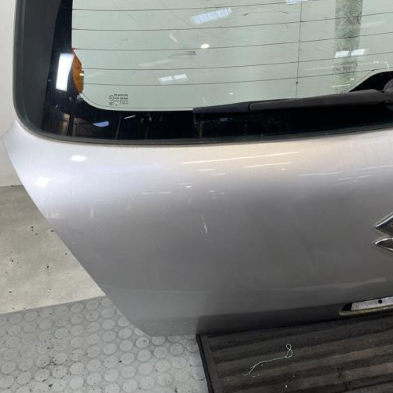 Malle/Hayon arriere SUZUKI SWIFT 3 Photo n°5