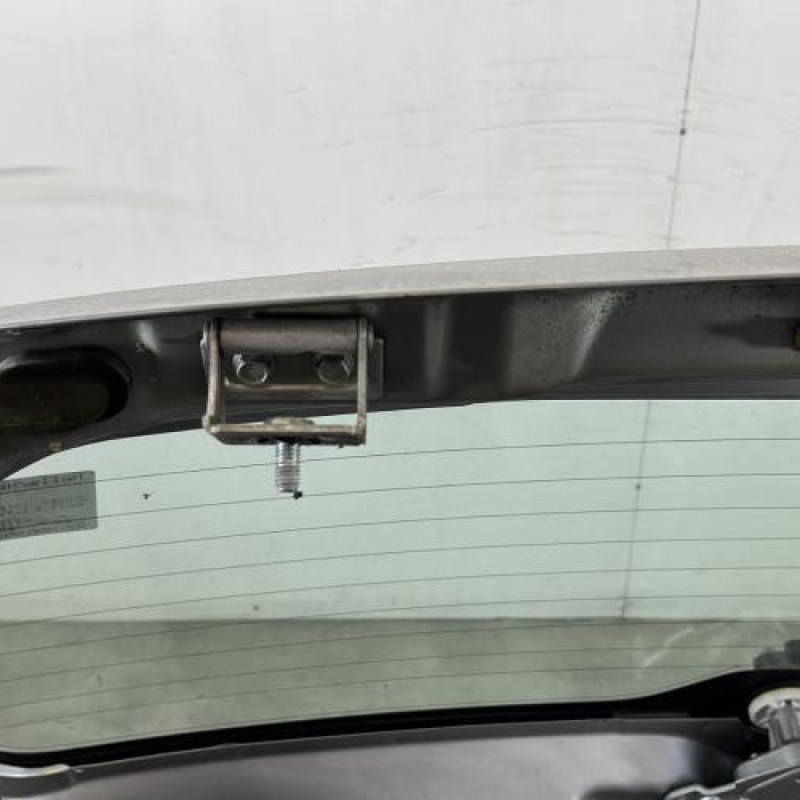 Malle/Hayon arriere SUZUKI SWIFT 3 Photo n°6