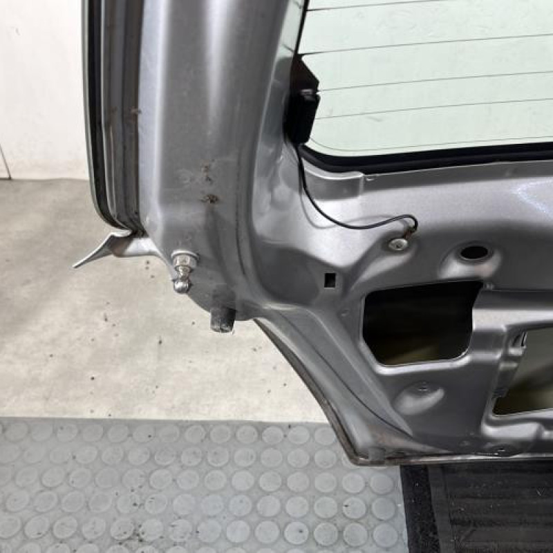 Malle/Hayon arriere SUZUKI SWIFT 3 Photo n°9