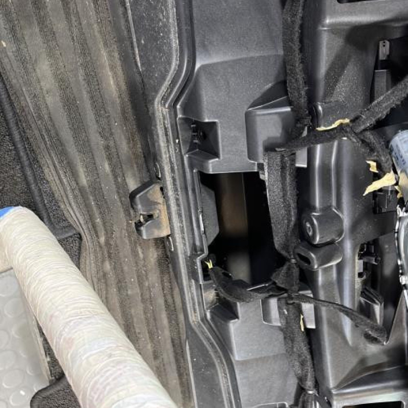 Malle/Hayon arriere PEUGEOT 308 2 Photo n°10