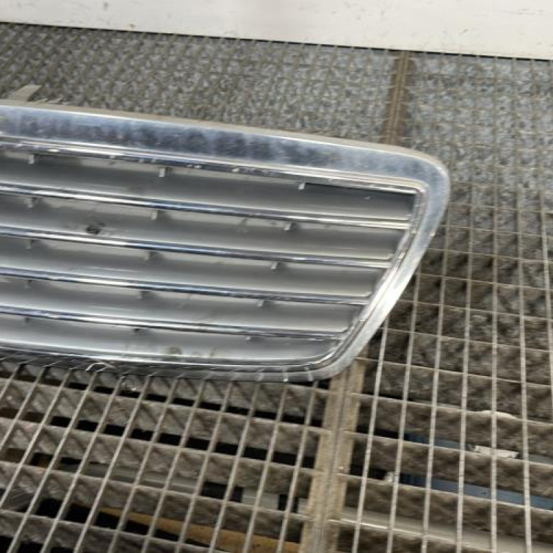 Calandre MERCEDES CLASSE C 203 Photo n°3