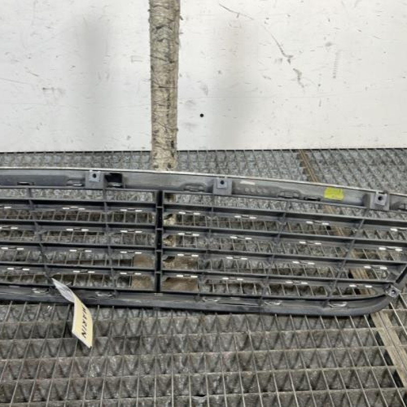 Calandre MERCEDES CLASSE C 203 Photo n°4