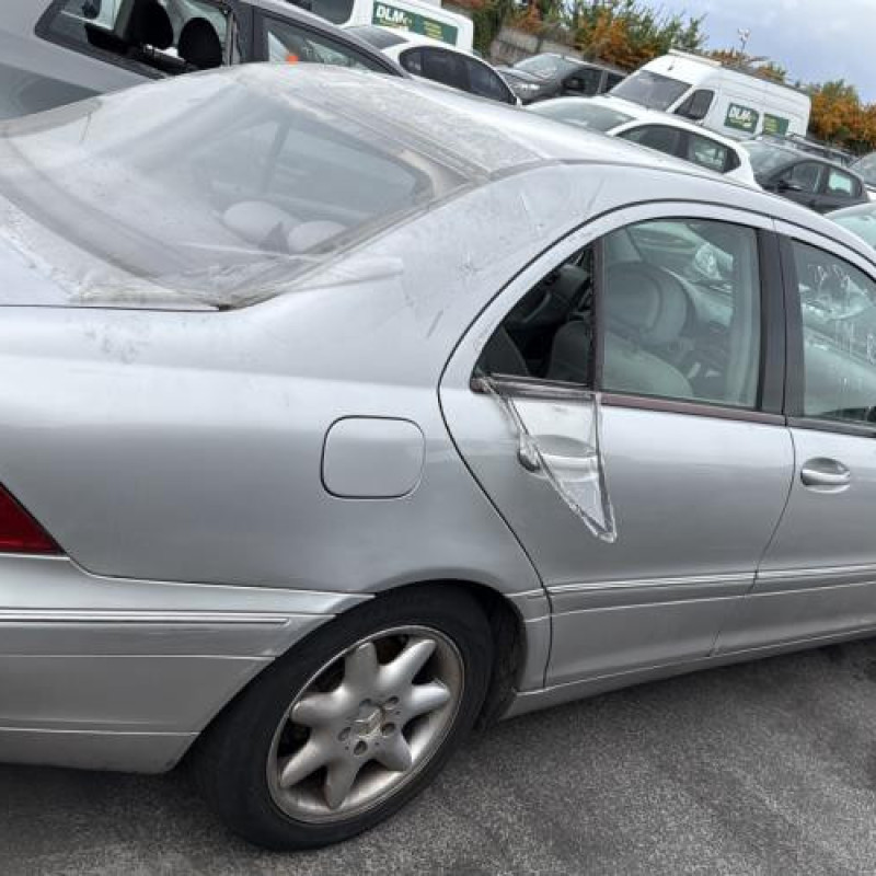 Calandre MERCEDES CLASSE C 203 Photo n°11