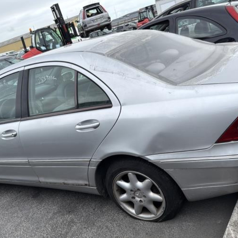 Capot MERCEDES CLASSE C 203 Photo n°14