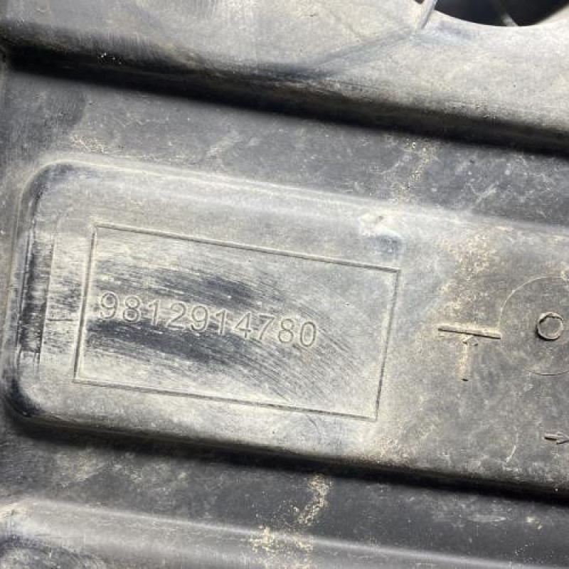 Reservoir AdBlue PEUGEOT 2008 1 Photo n°3