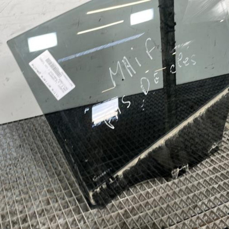 Vitre arriere gauche PEUGEOT 208 2 Photo n°2