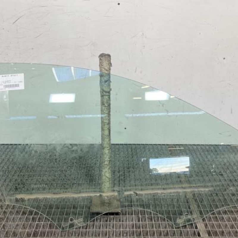 Vitre avant droit PEUGEOT 208 2 Photo n°1