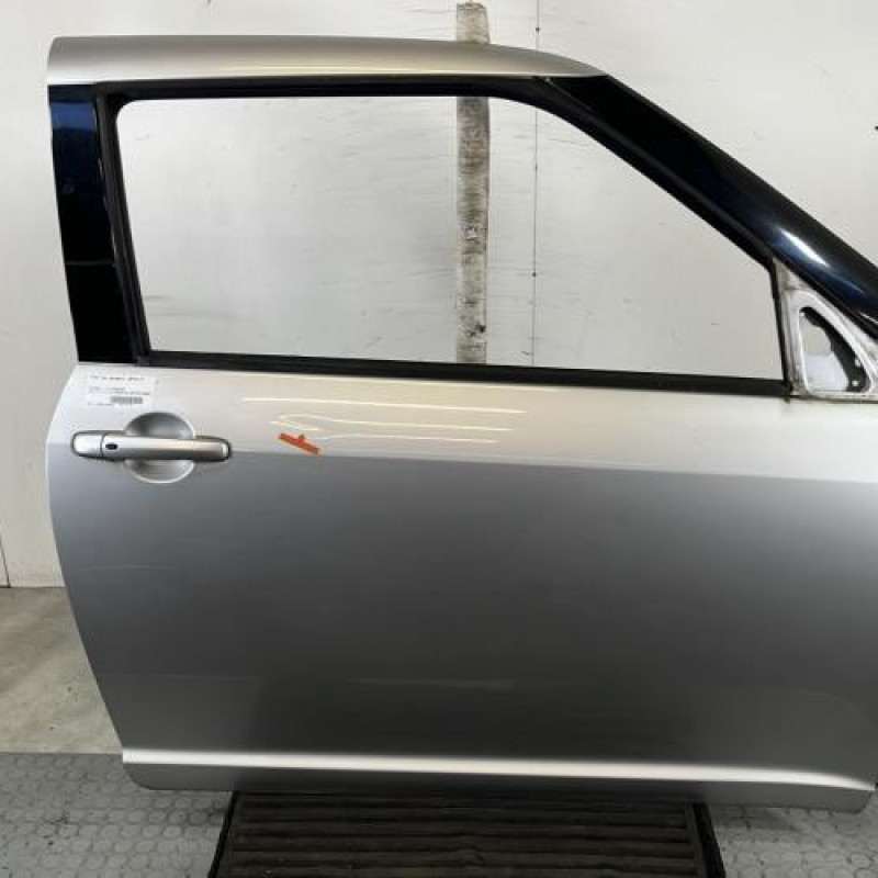 Porte avant droit SUZUKI SWIFT 3 Photo n°1