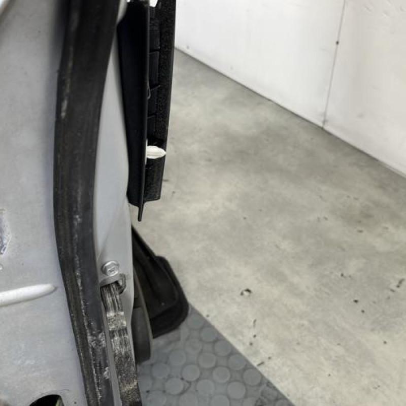 Porte avant droit SUZUKI SWIFT 3 Photo n°4