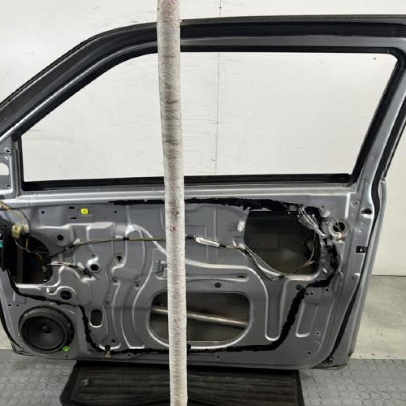 Porte avant droit SUZUKI SWIFT 3 Photo n°7