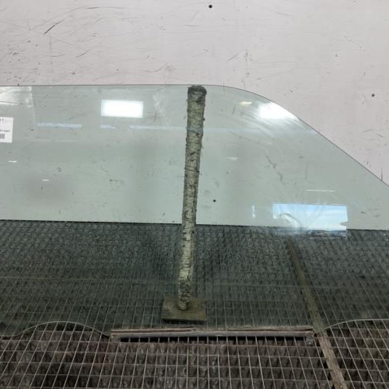 Vitre avant droit SUZUKI SWIFT 3 Photo n°1