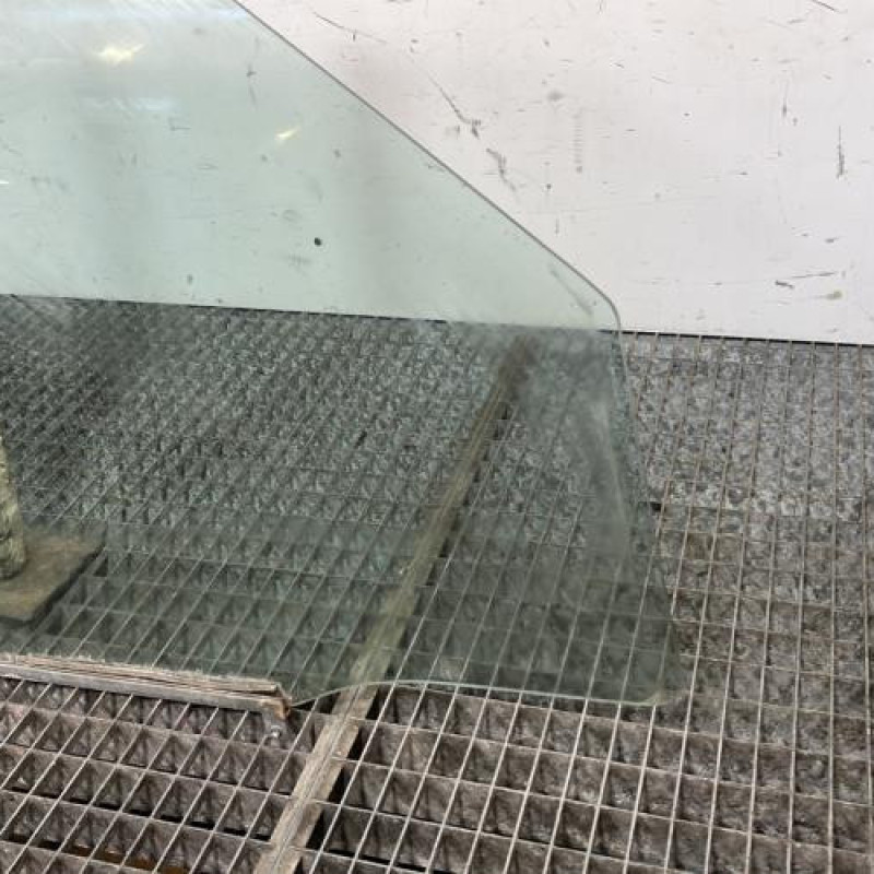 Vitre avant droit SUZUKI SWIFT 3 Photo n°2